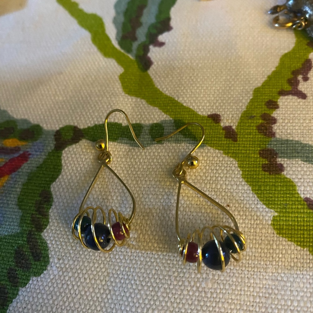 (JE18BB) Vintage Elegant Gold Wire Wrapped Earrings with Three Round Stones